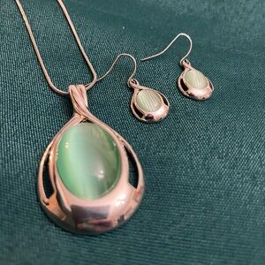 Beautiful green stone necklace and earrings